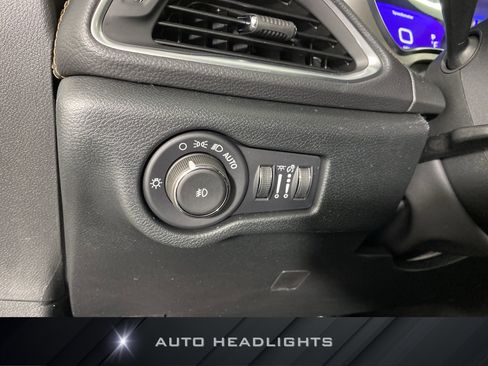 New 2026 Chrysler Pacifica Pinnacle w/ Trailer Tow Group AWD/4WD image 22