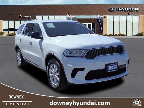 Used 2023 Dodge Durango SXT image 3