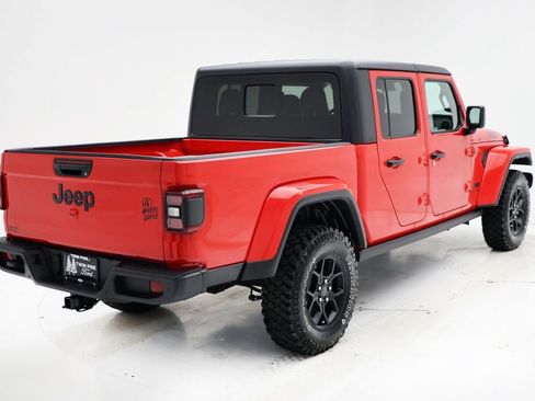 Used 2025 Jeep Gladiator Willys image 9