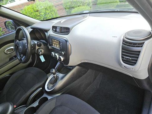 Used 2017 Kia Soul FWD image 29