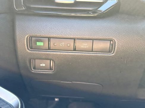 Used 2022 Nissan Sentra SR w/ SR Premium Package FWD image 30