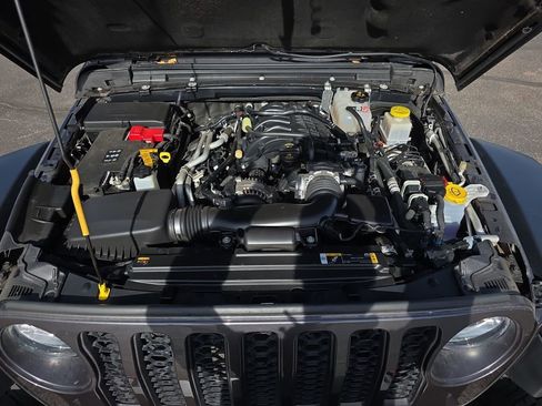 Used 2023 Jeep Gladiator Rubicon w/ Cold Weather Group image 32