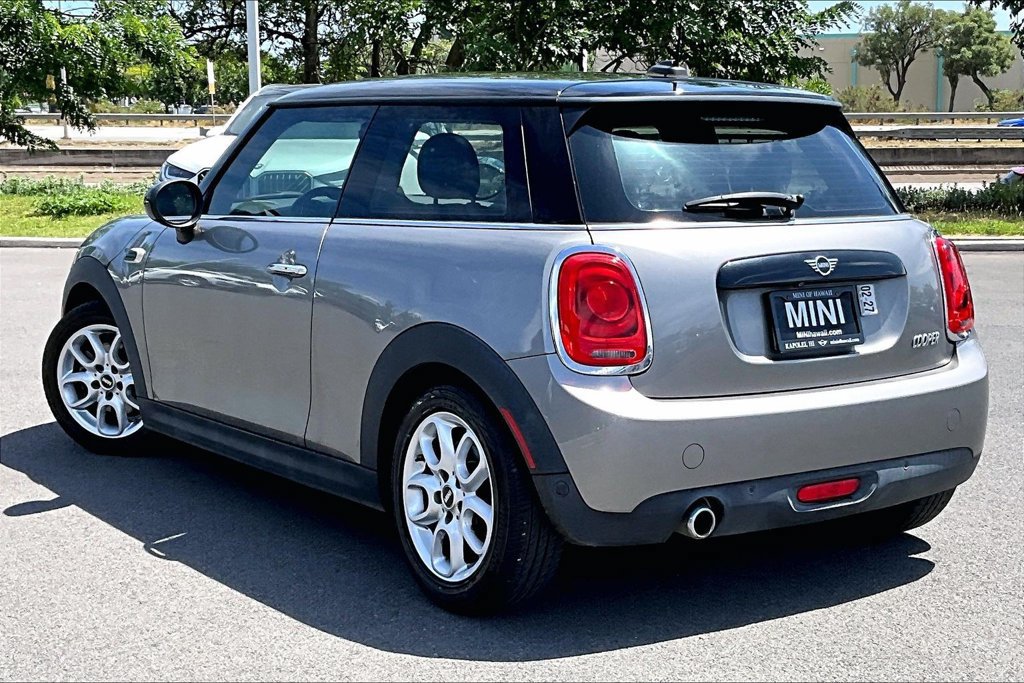 Used 2019 MINI Cooper 2-Door Hardtop w/ Signature Upholstery Package FWD image 9