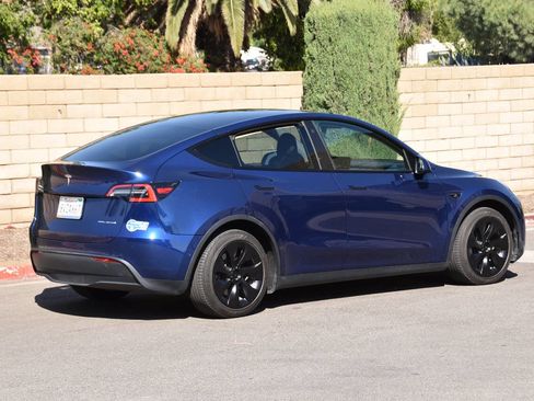 Used 2021 Tesla Model Y Long Range AWD/4WD image 5