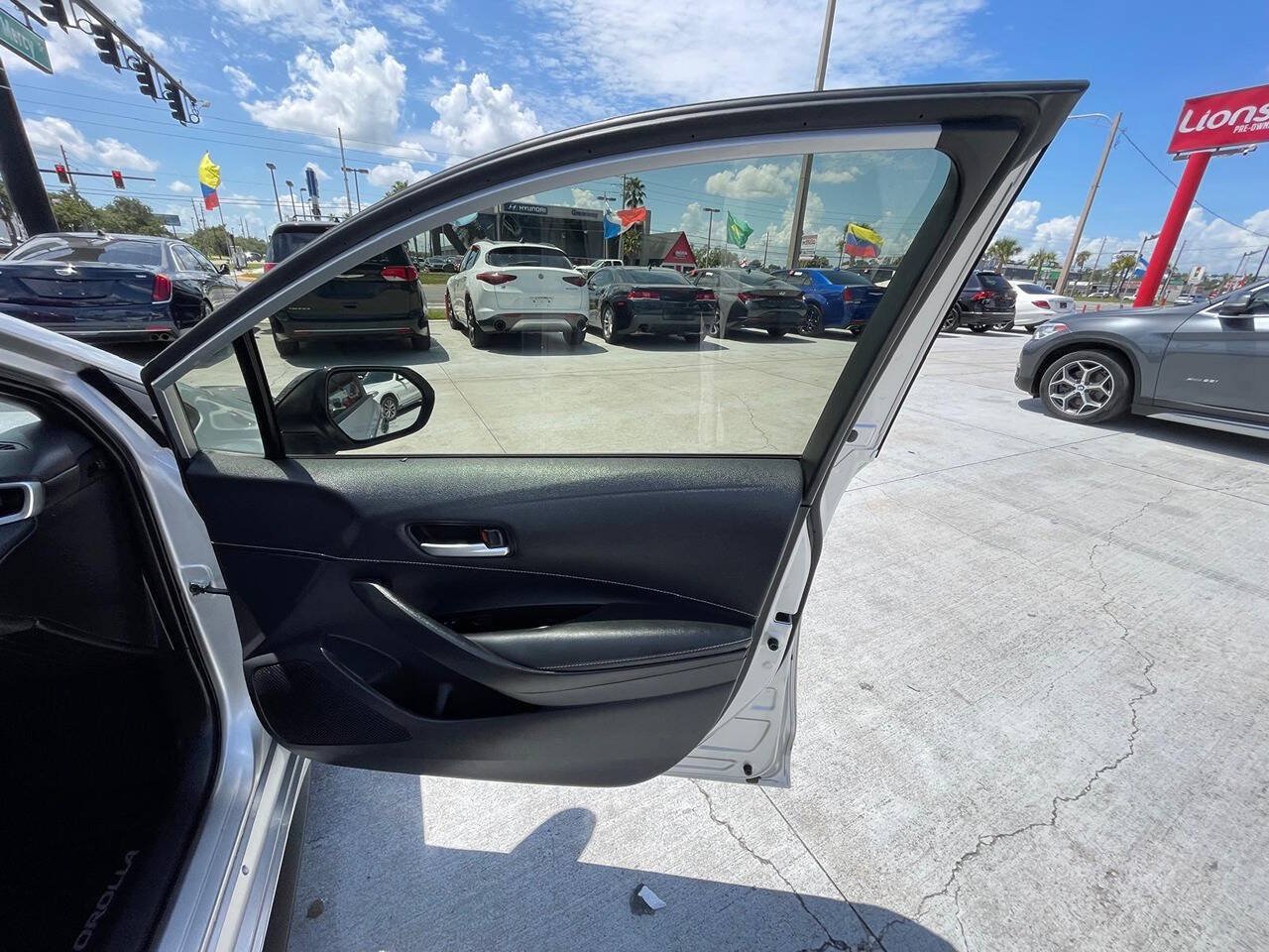 Used 2022 Toyota Corolla SE FWD image 14