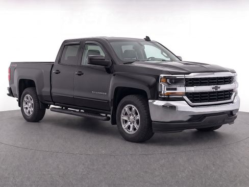 Used 2017 Chevrolet Silverado 1500 LS w/ Trailering Package AWD/4WD image 2