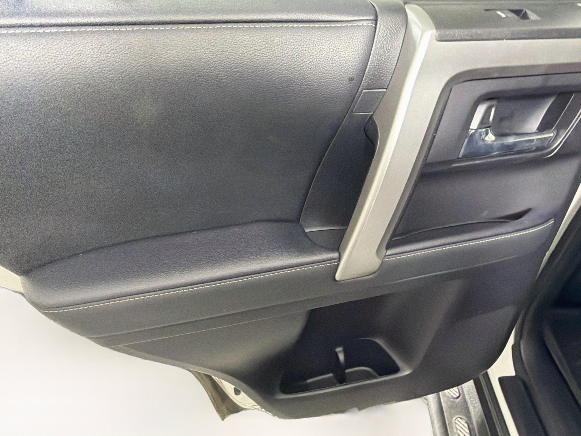 Used 2020 Toyota 4Runner SR5 Premium w/ Moonroof Package AWD/4WD image 32