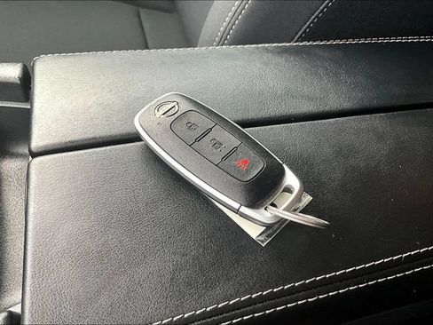 Used 2025 Nissan Rogue S AWD/4WD image 34