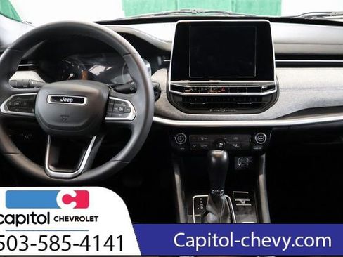 Used 2025 Jeep Compass Latitude image 14