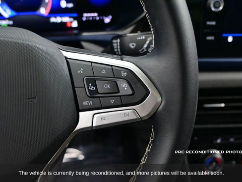 Used 2023 Volkswagen Taos SE w/ Panoramic Sunroof Package image 17