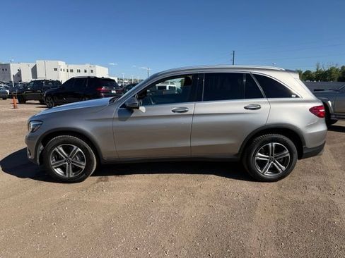 Used 2019 Mercedes-Benz GLC 300 4MATIC image 2