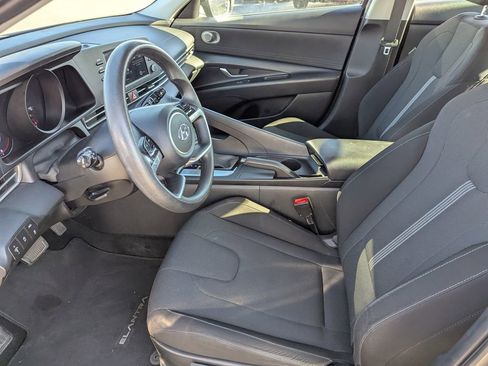 Used 2023 Hyundai Elantra SE FWD image 25