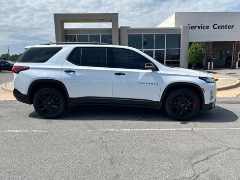 Used 2023 Chevrolet Traverse Premier w/ Redline Edition FWD image 4
