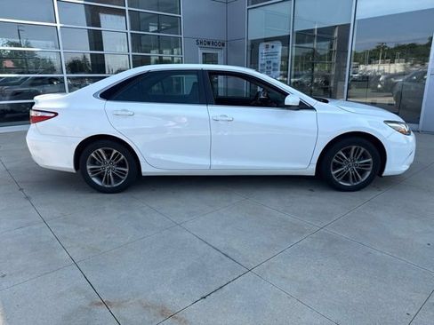 Used 2017 Toyota Camry SE FWD image 8