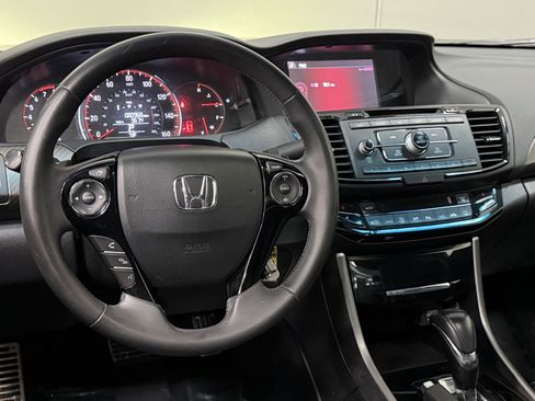 Used 2017 Honda Accord Sport image 31