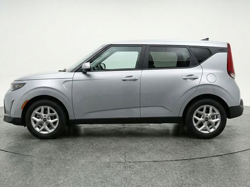 Used 2025 Kia Soul LX w/ LX Technology Package image 5