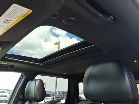 Used 2019 Jeep Grand Cherokee Altitude AWD/4WD image 14