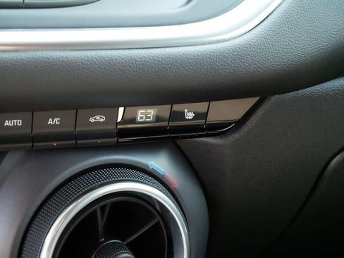 Used 2024 Chevrolet Blazer LT w/ Convenience Package FWD image 32