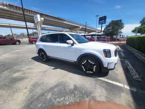 Used 2025 Kia Telluride S image 13