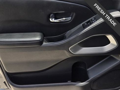 Used 2025 Nissan Frontier SV RWD image 15