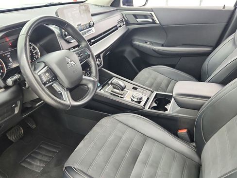 Used 2024 Mitsubishi Outlander FWD image 25