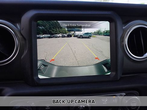 Used 2023 Jeep Gladiator Overland AWD/4WD image 3