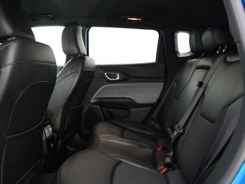 Used 2025 Jeep Compass Latitude AWD/4WD image 18