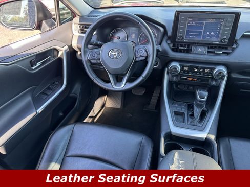 Used 2020 Toyota RAV4 XLE Premium image 4