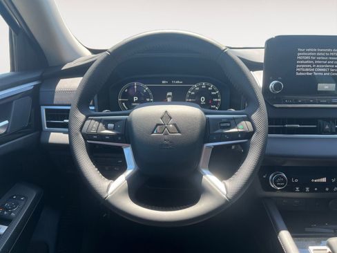 New 2025 Mitsubishi Outlander SE image 12