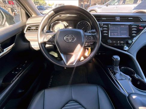 Used 2019 Toyota Camry L image 5