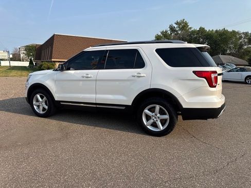 Used 2016 Ford Explorer XLT w/ Equipment Group 201A AWD/4WD image 8