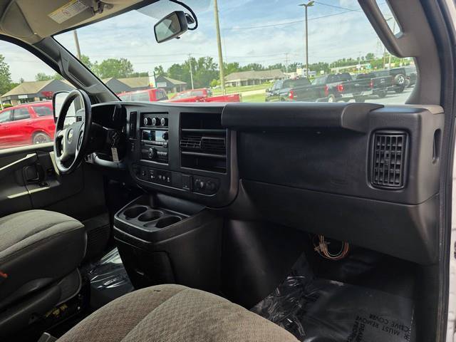 Used 2017 Chevrolet Express 3500 RWD image 22