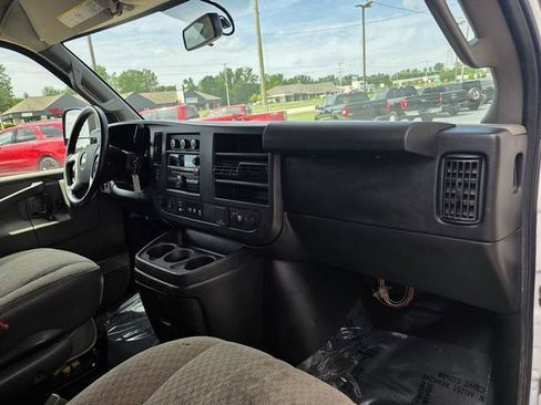 Used 2017 Chevrolet Express 3500 RWD image 22