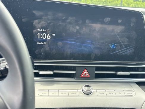 Used 2025 Hyundai Elantra Limited FWD image 28