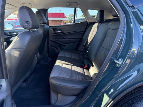 Used 2025 Chevrolet Trax LT w/ LT Convenience Package image 23