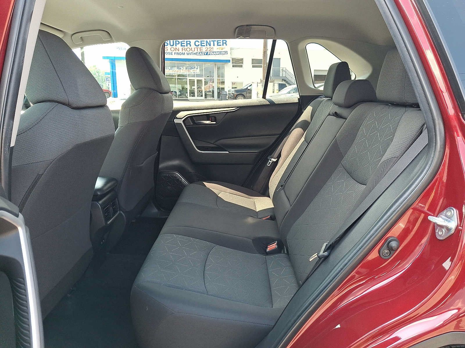 Used 2021 Toyota RAV4 XLE AWD/4WD image 10