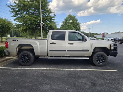 Used 2008 Chevrolet Silverado 2500 LT w/ 2LT Convenience Package AWD/4WD image 4