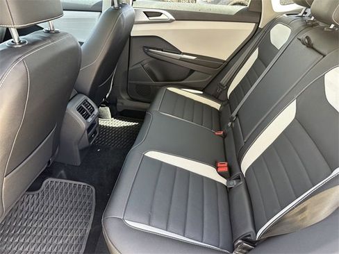 Certified 2025 Volkswagen Taos SEL image 23