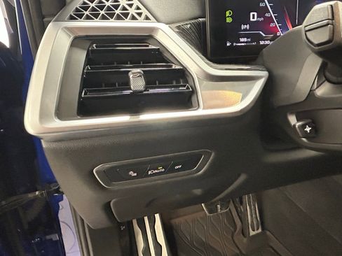 Used 2025 BMW X7 M60i image 27