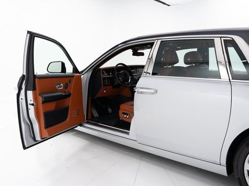 Certified 2018 Rolls-Royce Phantom Sedan image 10