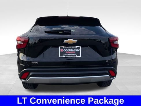 Used 2025 Chevrolet Trax LT w/ LT Convenience Package FWD image 4