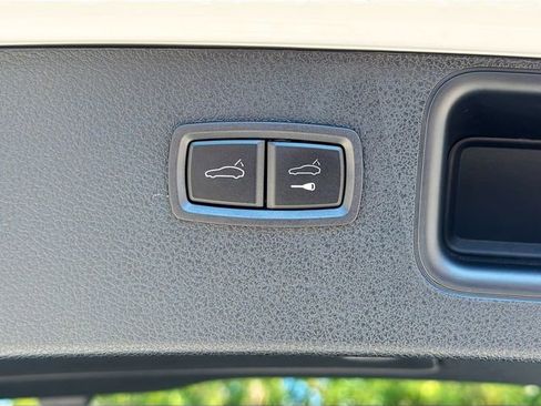 Used 2023 Porsche Macan Turbo AWD/4WD image 13
