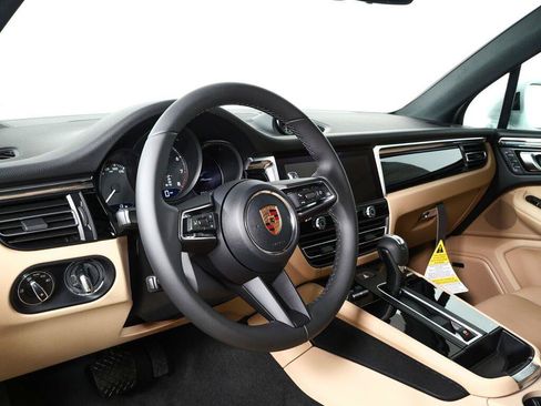 Used 2026 Porsche Macan AWD/4WD image 4