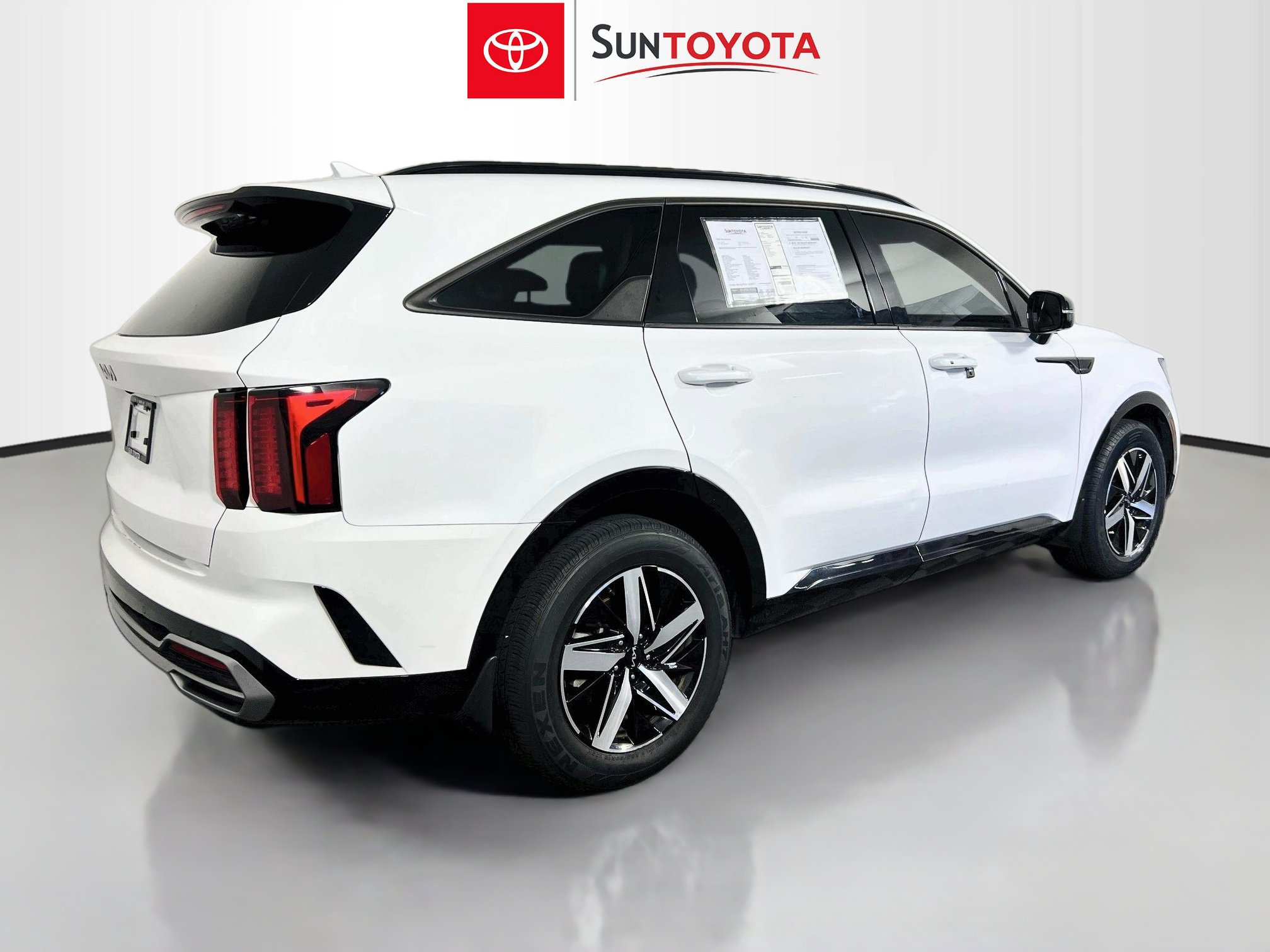 Used 2023 Kia Sorento S FWD image 4