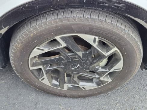 Used 2024 Kia Sportage SX image 9