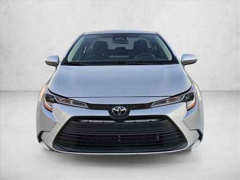 Used 2023 Toyota Corolla LE image 2