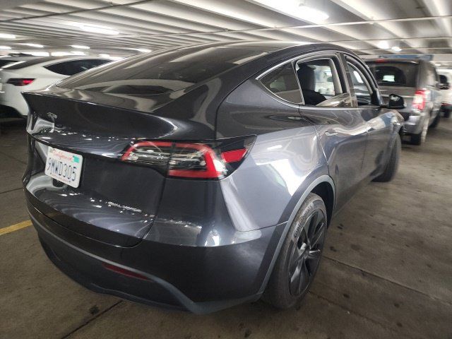 Used 2024 Tesla Model Y Long Range AWD/4WD image 2