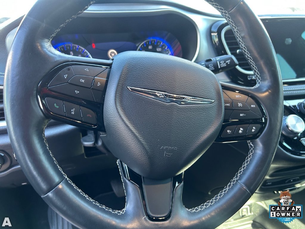 Used 2021 Chrysler Pacifica Touring-L w/ Uconnect Theater Family Group FWD image 8