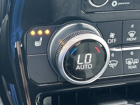 Used 2021 Toyota Highlander XLE image 29