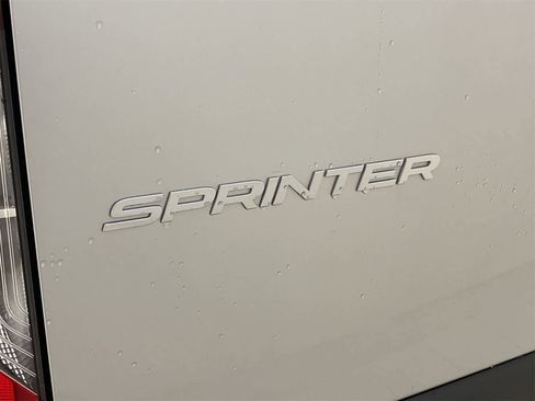 Used 2024 Mercedes-Benz Sprinter 2500 image 19